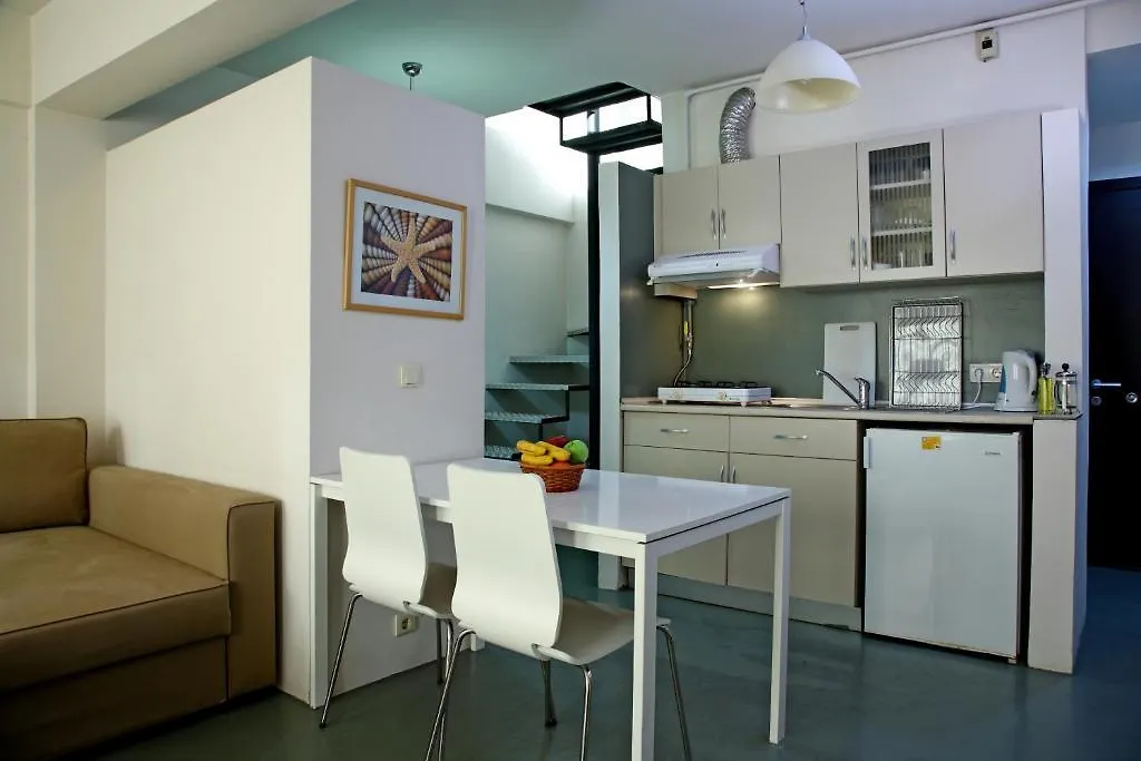 The Y Istanbul Suites 2*,